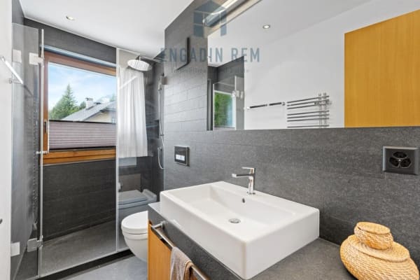 Immobilie in Maloja - Stilvolle 4.5-Zi-Wohnung mit hochwertigem Ausbau und gedecktem Balkon - Bild 10