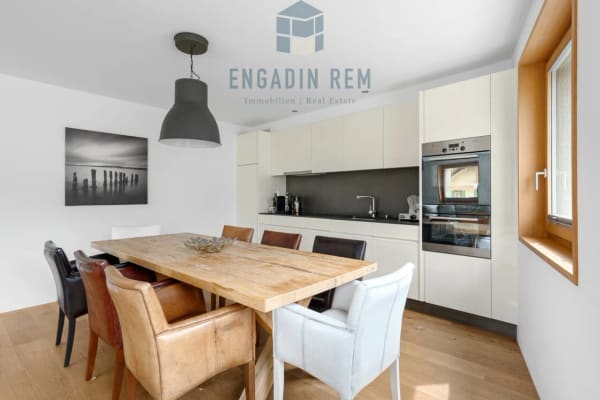 Immobilie in Maloja - Stilvolle 4.5-Zi-Wohnung mit hochwertigem Ausbau und gedecktem Balkon - Bild 2