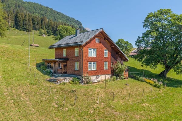Immobilie in Braunwald - 6.5-Zi-Ferienhaus an idyllischer Panoramalage - Bild 0