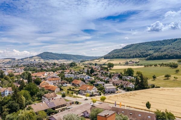 Immobilie in Gipf-oberfrick - Charmante 4.5-Zi. WHG mit Weitsicht und hochwertigem Ausbaustandard - Bild 1