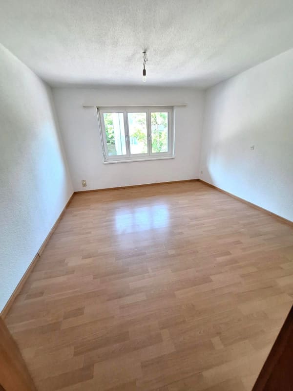 Immobilie in Attiswil - Sehr gepflegte 4.5-Zimmer-Wohnung im 1.Stock Ost mit Keller und Autogarage in Attiswil - Bild 3