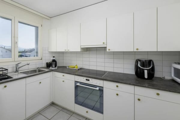 Immobilie in Buttikon Sz - Well-Maintained 3.5-Room Apartment with Two Balconies - Bild 2