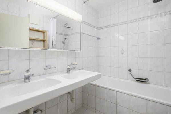 Immobilie in Buttikon Sz - Well-Maintained 3.5-Room Apartment with Two Balconies - Bild 6