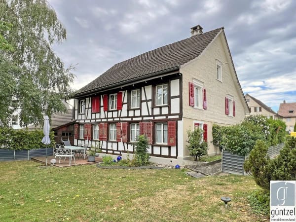 Immobilie in Hefenhofen - Einfamilienhaus mit zwei Schopfbauten und Baulandreserve - Bild 0