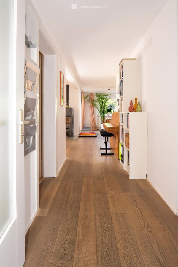 Immobilie in Flims Dorf - Charmantes 7.5-Zimmer-Einfamilienhaus in Flims Dorf mit herrlicher Aussicht - Bild 2