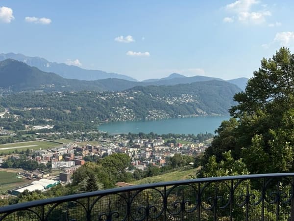 Immobilie in Bioggio - Elegante villa ticinese 5.5 locali con vista panoramica a Gaggio di Bioggio - Bild 1