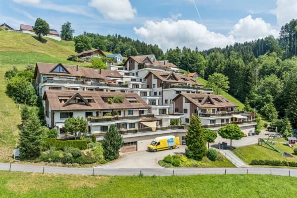 Immobilie in Rothenthurm - GrosszÃ¼gige Terrassenwohnung mit beeindruckender Aussicht - Bild 1