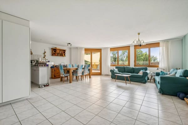 Immobilie in Rothenthurm - GrosszÃ¼gige Terrassenwohnung mit beeindruckender Aussicht - Bild 2