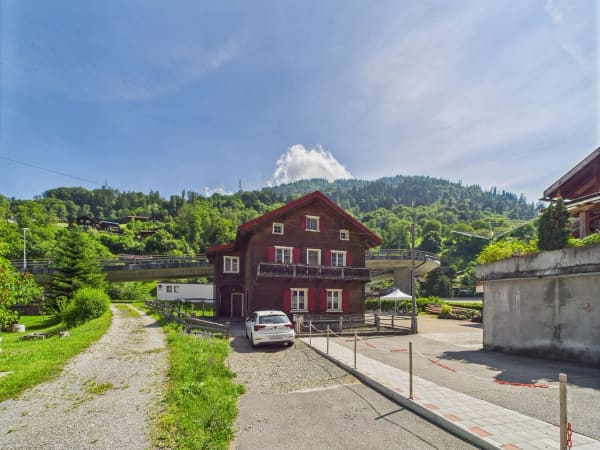 Immobilie in Jenaz - Charmantes Zweifamilienfamilienhaus mit Potenzial in Jenaz, GraubÃ¼nden - Bild 0