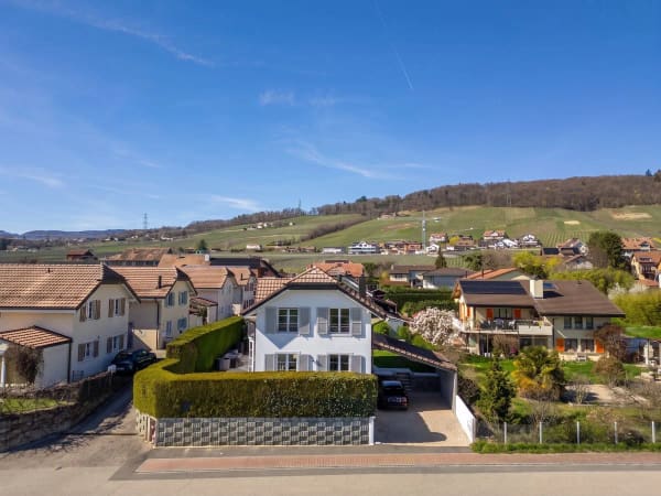 Immobilie in Luins - Confort et élégance pour cette maison individuelle entre Rolle et Nyon - Bild 0