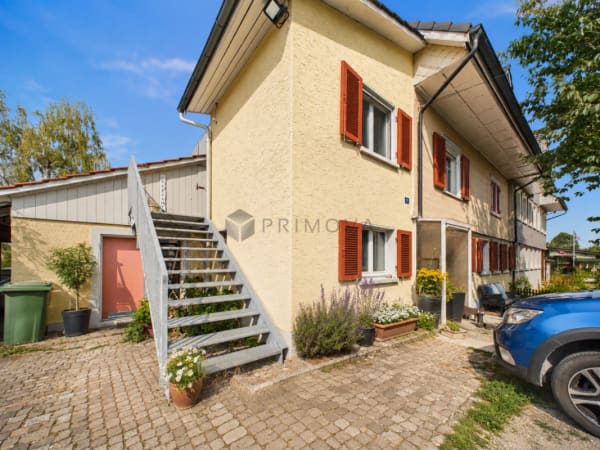 Immobilie in Bussnang - Modernisiertes Zweifamilienhaus mit Weitblick, Doppelgarage und viel Platz - Bild 0
