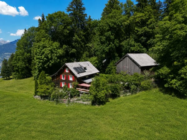 Immobilie in Obstalden - Freistehendes und grosszügiges Wochenend- und Ferienhaus an sonniger Lage in Obstalden - Bild 1