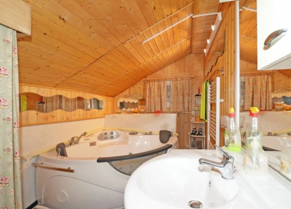 Immobilie in Obstalden - Freistehendes und grosszügiges Wochenend- und Ferienhaus an sonniger Lage in Obstalden - Bild 12