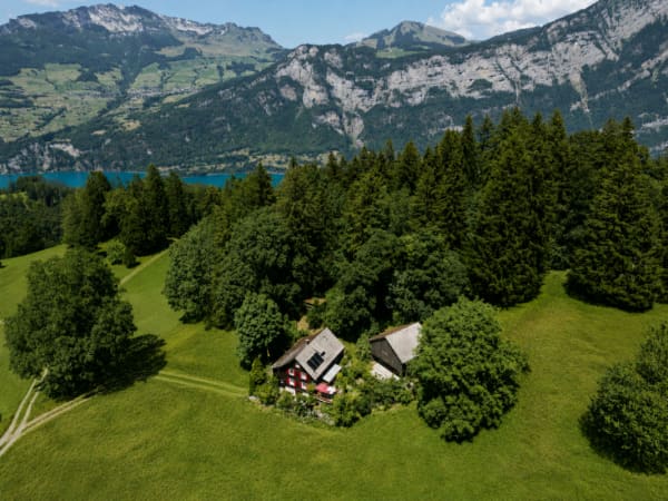 Immobilie in Obstalden - Freistehendes und grosszügiges Wochenend- und Ferienhaus an sonniger Lage in Obstalden - Bild 2
