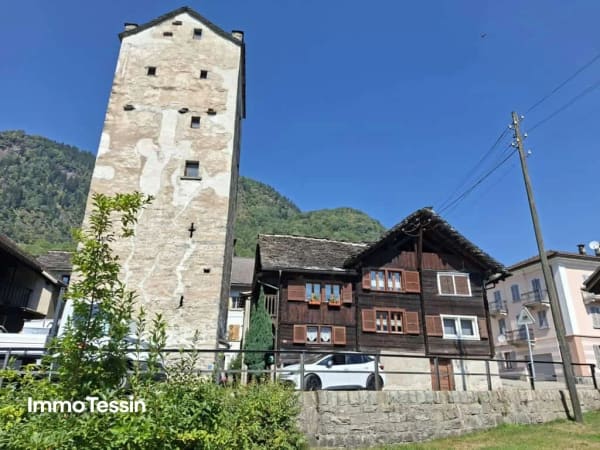 Immobilie in Chironico - GemÃ¼tliches & liebevoll ausgebautes Tessiner Refugium, Doppel-Einfamilienhaus mit Grottino, Werkstatt und CheminÃ©e - Bild 1