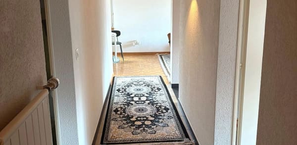 Immobilie in Gwatt - Wohnen, wo andere ihre Freizeit verbringen – gepflegte 3,5-Zimmer-Wohnung in Gwatt mit Balkon - Bild 2