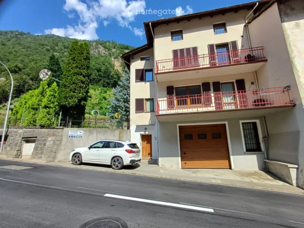 Immobilie in Campascio - Casa con 3 appartamenti, garage,giardino. - Bild 2