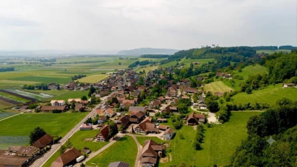 Immobilie in Brüttelen - 6.5 Zi Doppeleinfamilienhaus mit seperater 3.5 Zi Wohnung im DG - Bild 27