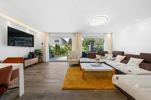 Immobilie in Brüttelen - 6.5 Zi Doppeleinfamilienhaus mit seperater 3.5 Zi Wohnung im DG - Bild 8