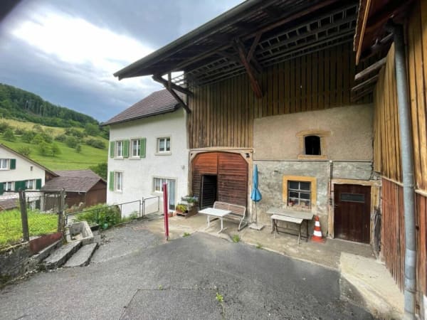 Immobilie in Wintersingen - GrosszÃ¼gige Liegenschaft mit 2 Wohneinheiten und Potenzial - Bild 10