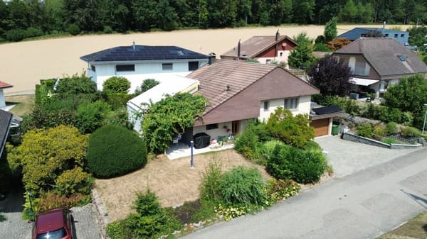 Immobilie in Rütschelen - Charmantes 4.5 Zimmer Einfamilienhaus mit liebevoll gestaltetem Garten - Bild 1