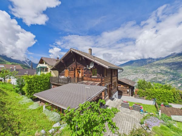 Immobilie in Ergisch - Charmantes Chalet mit Bauland und grosser Sommer-Loggia in Ergisch - Bild 0