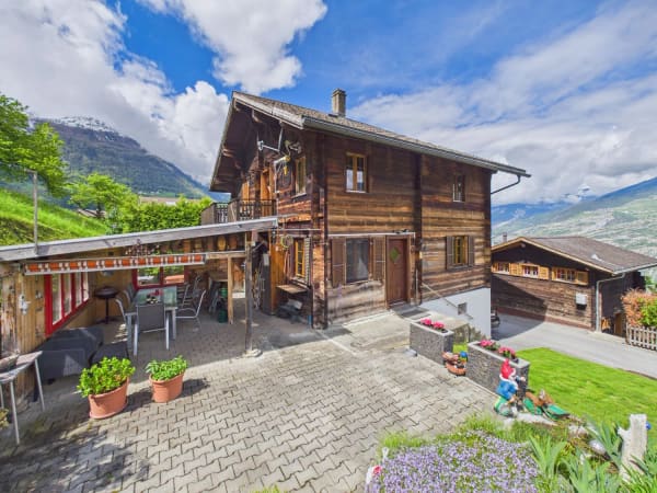 Immobilie in Ergisch - Charmantes Chalet mit Bauland und grosser Sommer-Loggia in Ergisch - Bild 2