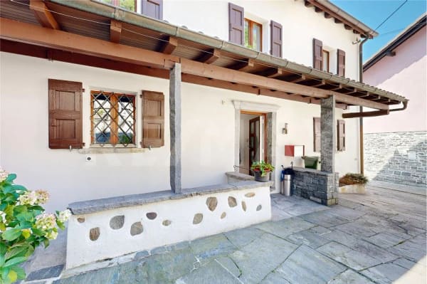 Immobilie in Gordola - Affascinante casa ticinese con vista lago - Bild 1