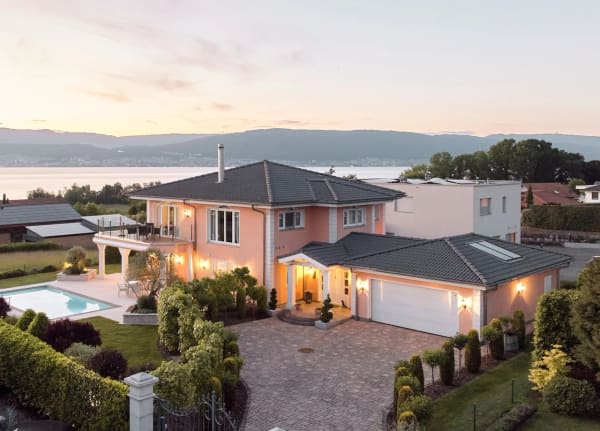 Immobilie in Portalban - FERIENGEFÃœHLE: VILLA MIT SICHT AUF DEN NEUENBURGERSEE - Bild 0