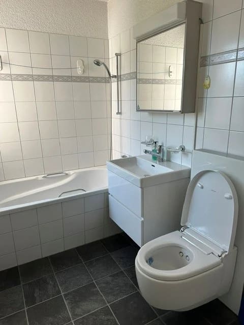 Immobilie in Murten - Schöne 4.5-Zimmer-Wohnung mit 2 Balkonen, Keller und Einstellhallenplatz - Bild 14