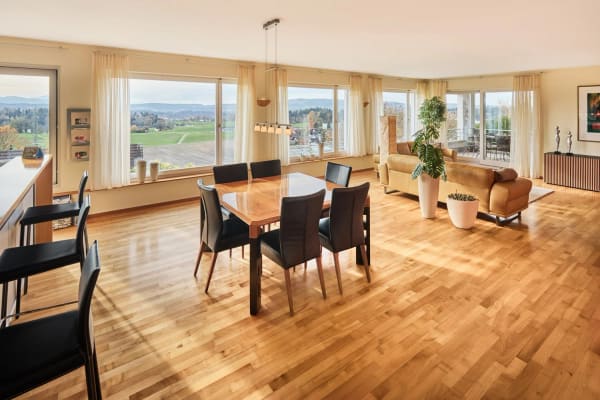 Immobilie in Grüt - Exklusives 5.5-Zimmer-Terrassenhaus mit Wellnessbereich und traumhafter Weitsicht - Bild 2