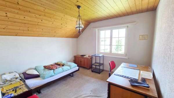Immobilie in Lohn-ammannsegg - Wohnen wie im Einfamilienhaus - grosse 4 ½-Zimmer-Dachwohnung mit eigenem Eingang, Keller und Garten - Bild 12