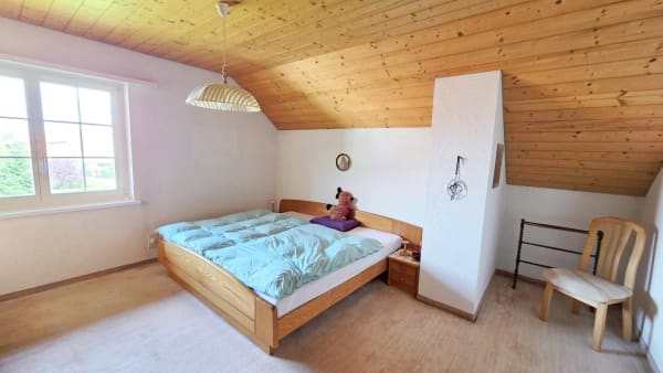 Immobilie in Lohn-ammannsegg - Wohnen wie im Einfamilienhaus - grosse 4 ½-Zimmer-Dachwohnung mit eigenem Eingang, Keller und Garten - Bild 13