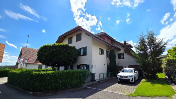 Immobilie in Lohn-ammannsegg - Wohnen wie im Einfamilienhaus - grosse 4 ½-Zimmer-Dachwohnung mit eigenem Eingang, Keller und Garten - Bild 4