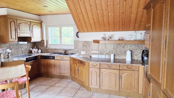 Immobilie in Lohn-ammannsegg - Wohnen wie im Einfamilienhaus - grosse 4 ½-Zimmer-Dachwohnung mit eigenem Eingang, Keller und Garten - Bild 8