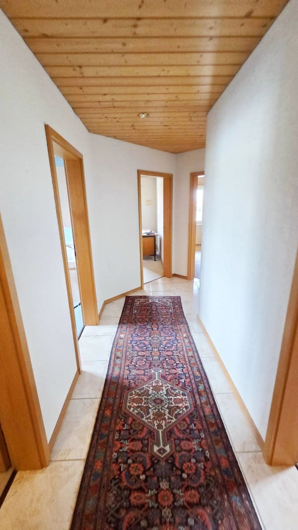 Immobilie in Lohn-ammannsegg - Wohnen wie im Einfamilienhaus - grosse 4 ½-Zimmer-Dachwohnung mit eigenem Eingang, Keller und Garten - Bild 9