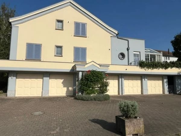 Immobilie in Fläsch - Traumhafte 4.5-Zimmer-Wohnung mit Wintergarten, Terrasse und Weitblick in Fläsch - Bild 0