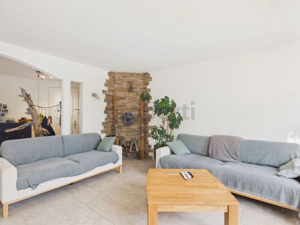 Immobilie in Fläsch - Traumhafte 4.5-Zimmer-Wohnung mit Wintergarten, Terrasse und Weitblick in Fläsch - Bild 1