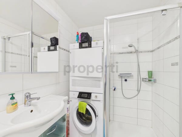 Immobilie in Fläsch - Traumhafte 4.5-Zimmer-Wohnung mit Wintergarten, Terrasse und Weitblick in Fläsch - Bild 10