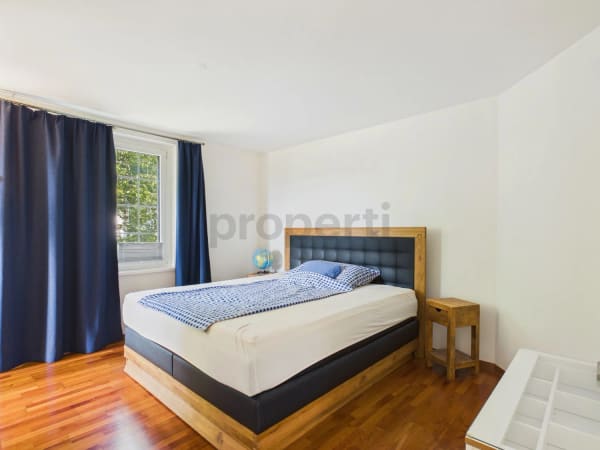 Immobilie in Fläsch - Traumhafte 4.5-Zimmer-Wohnung mit Wintergarten, Terrasse und Weitblick in Fläsch - Bild 8