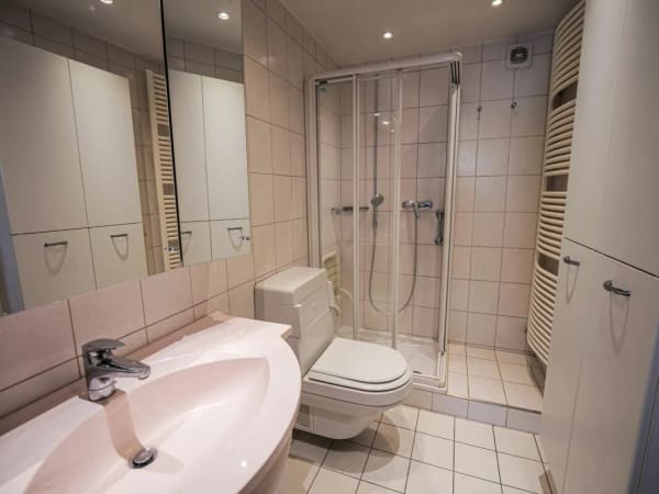 Immobilie in Bottmingen - Haus mit Gemeinschaftspool in gepflegter Umgebung - Bild 2