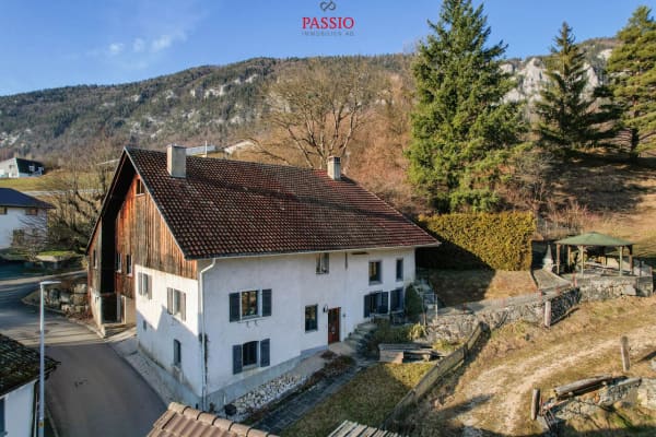 Immobilie in Grandval - Grosses 8-Zimmer-Bauernhaus mit Gartenidylle und viel Potenzial - Bild 0