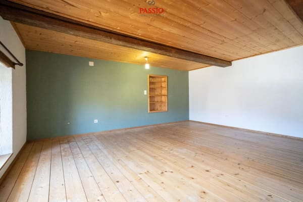 Immobilie in Grandval - Grosses 8-Zimmer-Bauernhaus mit Gartenidylle und viel Potenzial - Bild 12