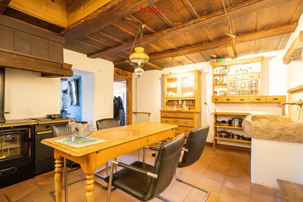 Immobilie in Grandval - Grosses 8-Zimmer-Bauernhaus mit Gartenidylle und viel Potenzial - Bild 8