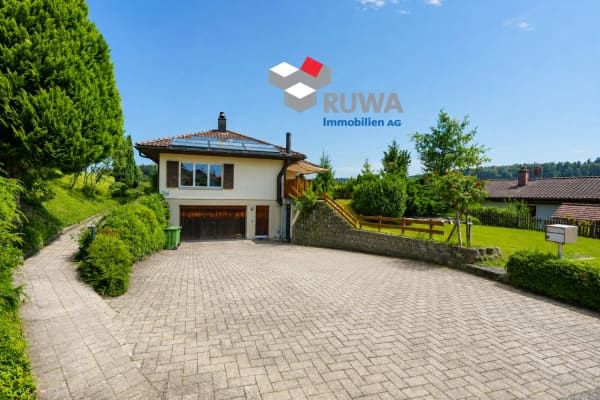 Immobilie in Lüterswil - Familienfreundliches Einfamilienhaus mit grossem Umschwung in der Gemeinde Buchegg - Bild 1