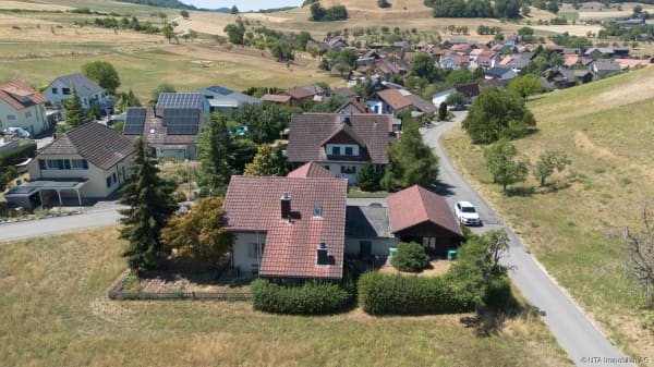 Immobilie in Mandach - Einfamilienhaus mit Renovationspotential, direkt angrenzend an die Lan - Bild 0