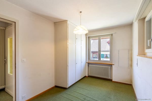 Immobilie in Mandach - Einfamilienhaus mit Renovationspotential, direkt angrenzend an die Lan - Bild 6