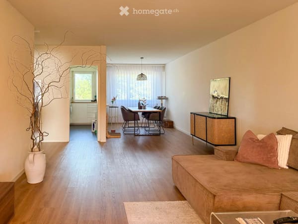 Immobilie in Mönchaltorf - Sonnige 5.5-Zimmerwohnung mit Weitblick + Hobbyraum und Waschen - Bild 0