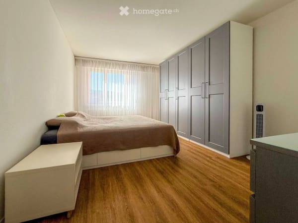 Immobilie in Mönchaltorf - Sonnige 5.5-Zimmerwohnung mit Weitblick + Hobbyraum und Waschen - Bild 4