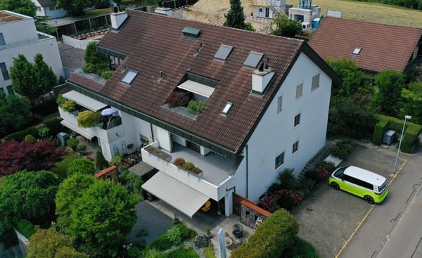 Immobilie in Berikon - Die Gelegenheit: grosszÃ¼gige 4.5-Zimmerwohnung mit Renovationspotenzial und sonnigem Balkon - Bild 0